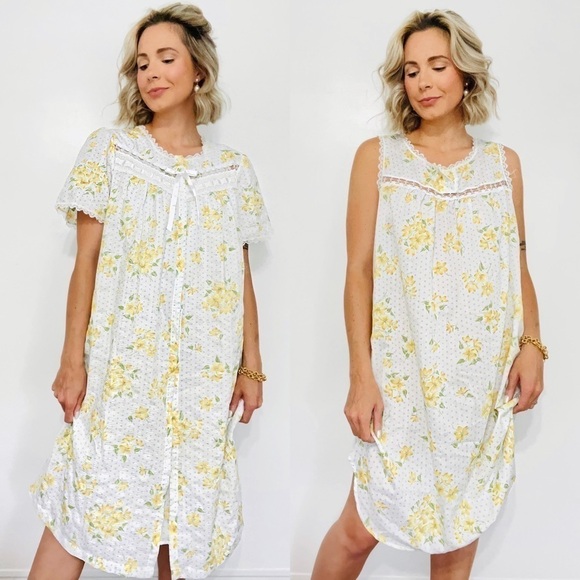 VINTAGE | Seersucker Frilly Polkadot Nightgown + Matching House Coat Robe Set - Picture 1 of 9